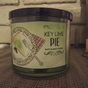 Bath & Bodyworks  3 Wic Candle